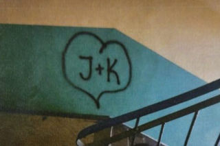 Chciał być romantyczny, skończył w kajdankach. 23-latek z zarzutami