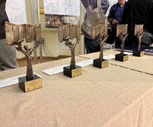 Statuetki w konkursie na filharmonię