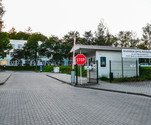 Konał na szpitalnej podłodze