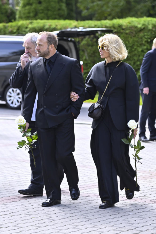 Zaskakujący widok na pogrzebie Frycza. Pojawili się żołnierze