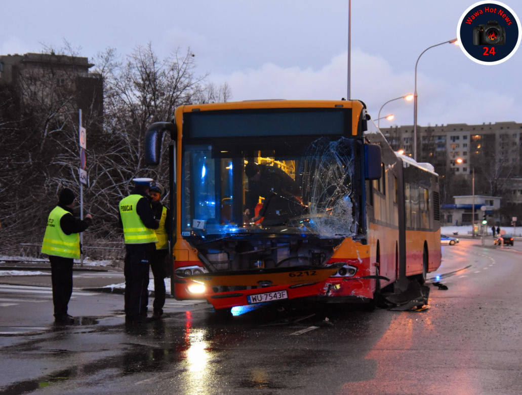 Zderzenie samochodu osobowego z autobusem. Dwoje dzieci w szpitalu