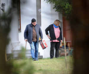 Szok! Komorowski chodzi o lasce