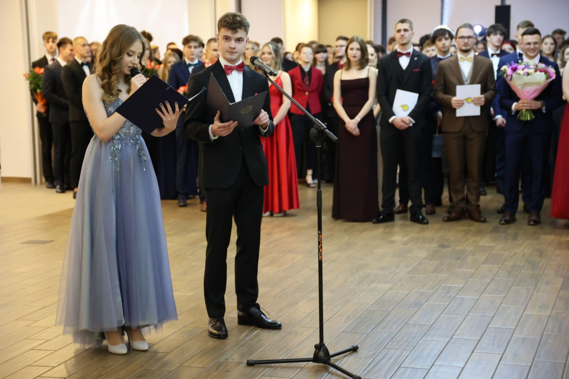 Studniówka Zespołu Szkół Elektronicznych w Lublinie. Tak bawią się tegoroczni maturzyści! 