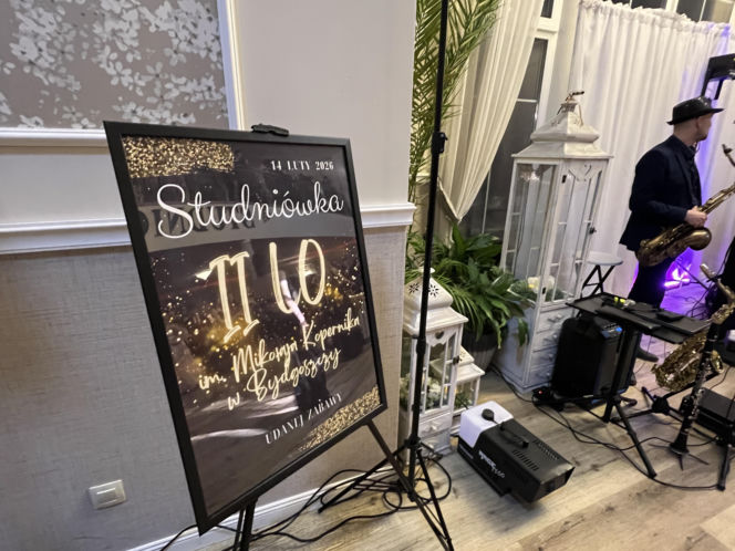 Studniówka pełna blasku i emocji! Tak bawili się maturzyści II LO w Bydgoszczy [ZDJĘCIA]