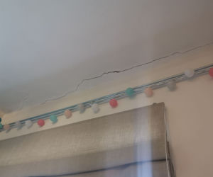Pęknięta kamienica w Katowicach grozi zawaleniem. Wszystko przez budowę hotelu