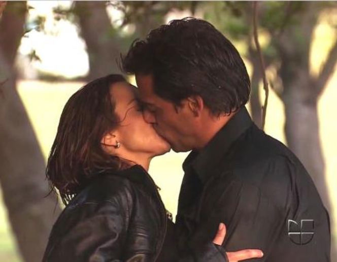 Nieposkromiona miłość odc. 27. Camila ( Silvia Navarro), Daniel (Cristian de la Fuente)