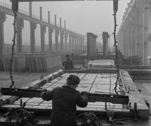 Budowa bloku z „wielkiej płyty” przy ul. Komandorskiej, 1972 r.