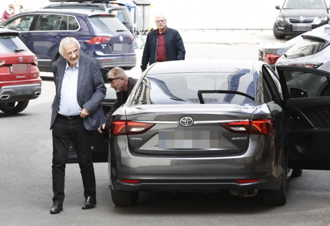 Kaczyński prosi o pieniądze