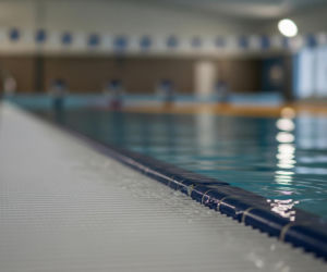 Kierowca wjechała do basenu. Jak to w ogóle możliwe we Francji?