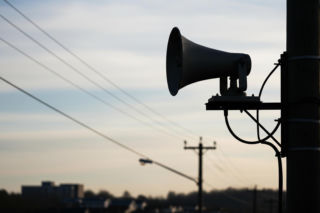 Syreny alarmowe w Wołominie. Czy mieszkańcy muszą się bać, czy to tylko rutyna?