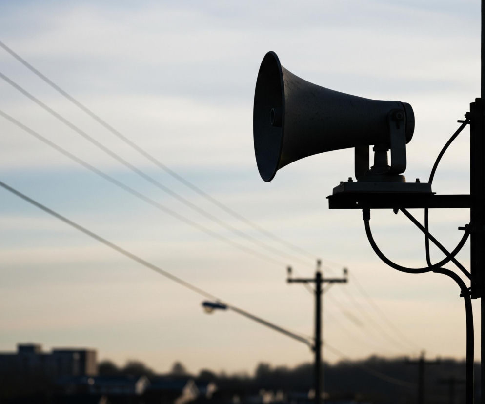 Syreny alarmowe w Wołominie. Czy mieszkańcy muszą się bać, czy to tylko rutyna?