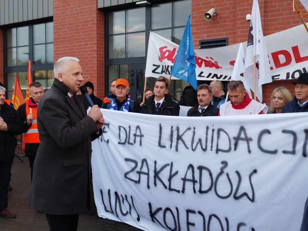 Pracownicy Zakładu Linii Kolejowych pikietowali w Siedlcach! Poparli ich siedleccy radni