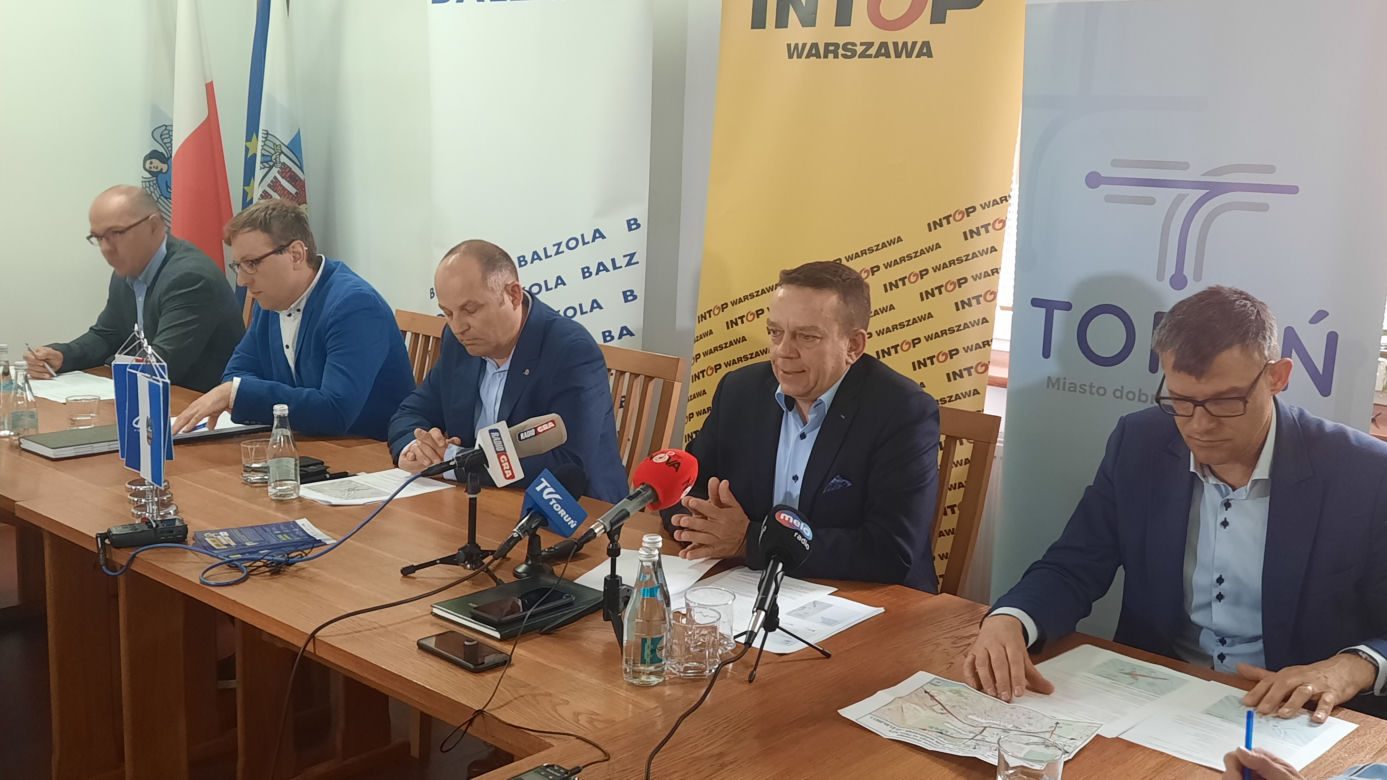 Ogromne zmiany w ruchu drogowym na terenie Torunia. Trwa budowa linii tramwajowej na JAR. Mapy utrudnień