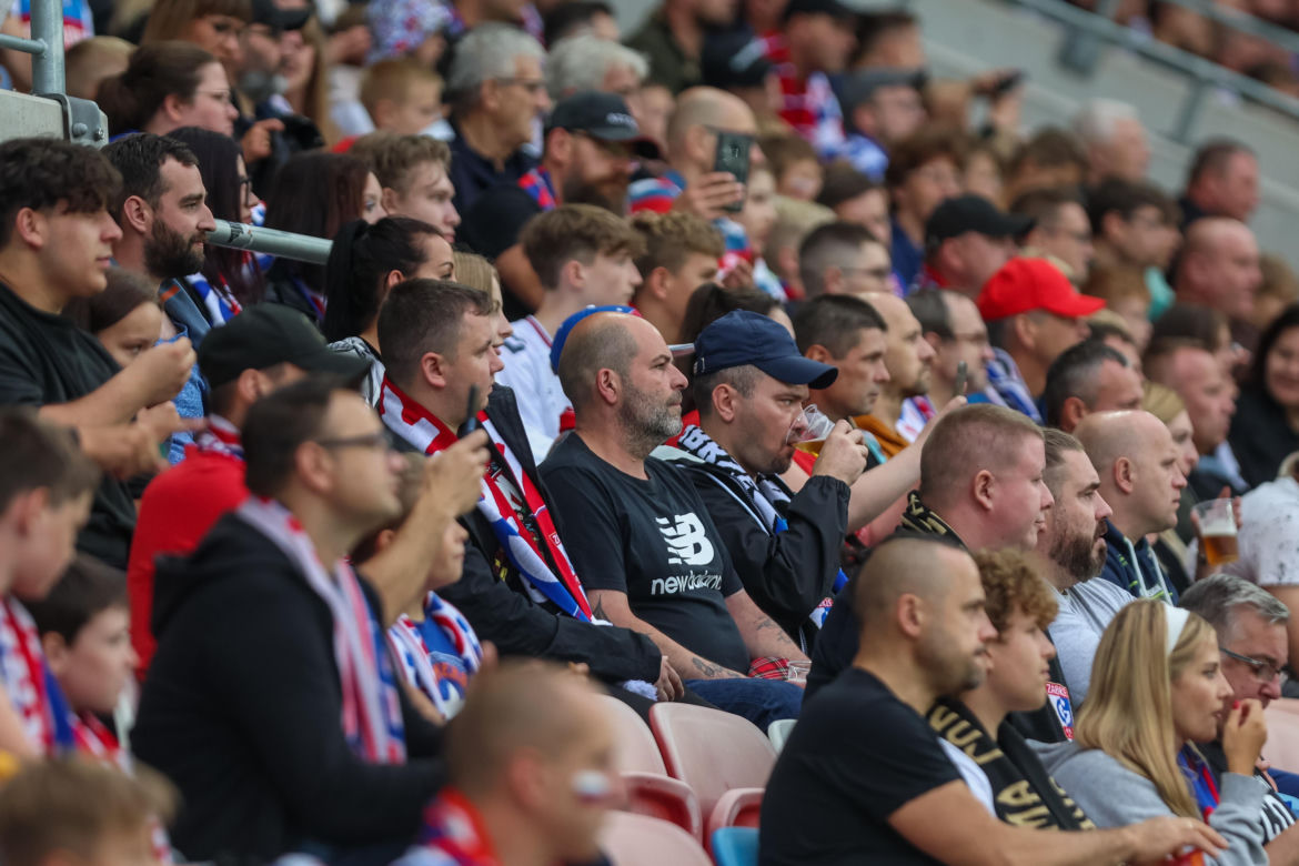 Sportowe emocje na trybunach podczas meczu Górnik Zabrze - Piast Gliwice