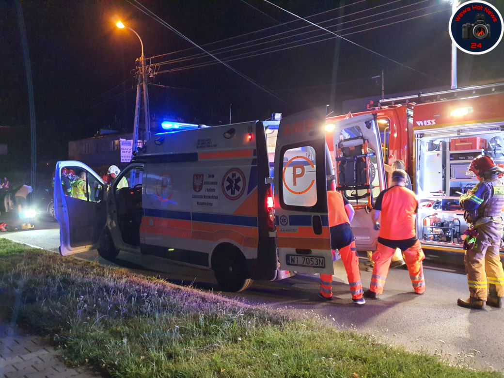 Dramatyczny wypadek motocyklisty w Raszynie. Motocykl dosłownie położył się na samochodzie!