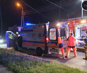 Dramatyczny wypadek motocyklisty w Raszynie. Motocykl dosłownie położył się na samochodzie!