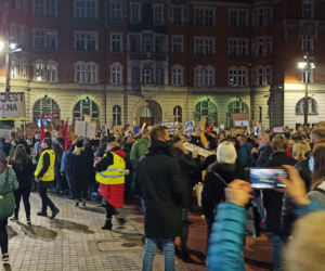 Protest kobiet w Katowicach. Ponad 20 tysięcy osób demonstrowało na rynku i katowickich ulicach. Takich tłumów Katowice jeszcze nie widziały [ZDJĘCIA, WIDEO]