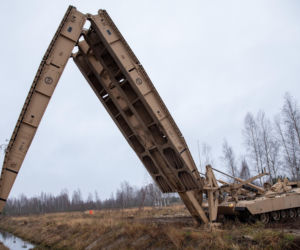 Pancerny lewar dla Abramsów dotarł do Polski. Mosty szturmowe M1110 JAB meldują się