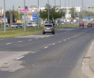 Warszawa ulica Modlińska, dziury, droga, asfalt, nawierzchnia