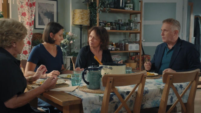 M jak miłość odc. 1908. Barbara (Teresa Lipowska), Artur Rogowski (Robert Moskwa), Agnes (Amanda Mincewicz), Marysia (Małgorzata Pieńkowska)