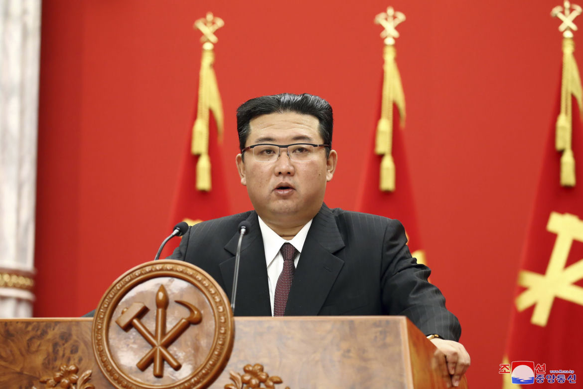 Kim Dzong Un dalej chudnie! Nie poznasz go na tym zdjęciu