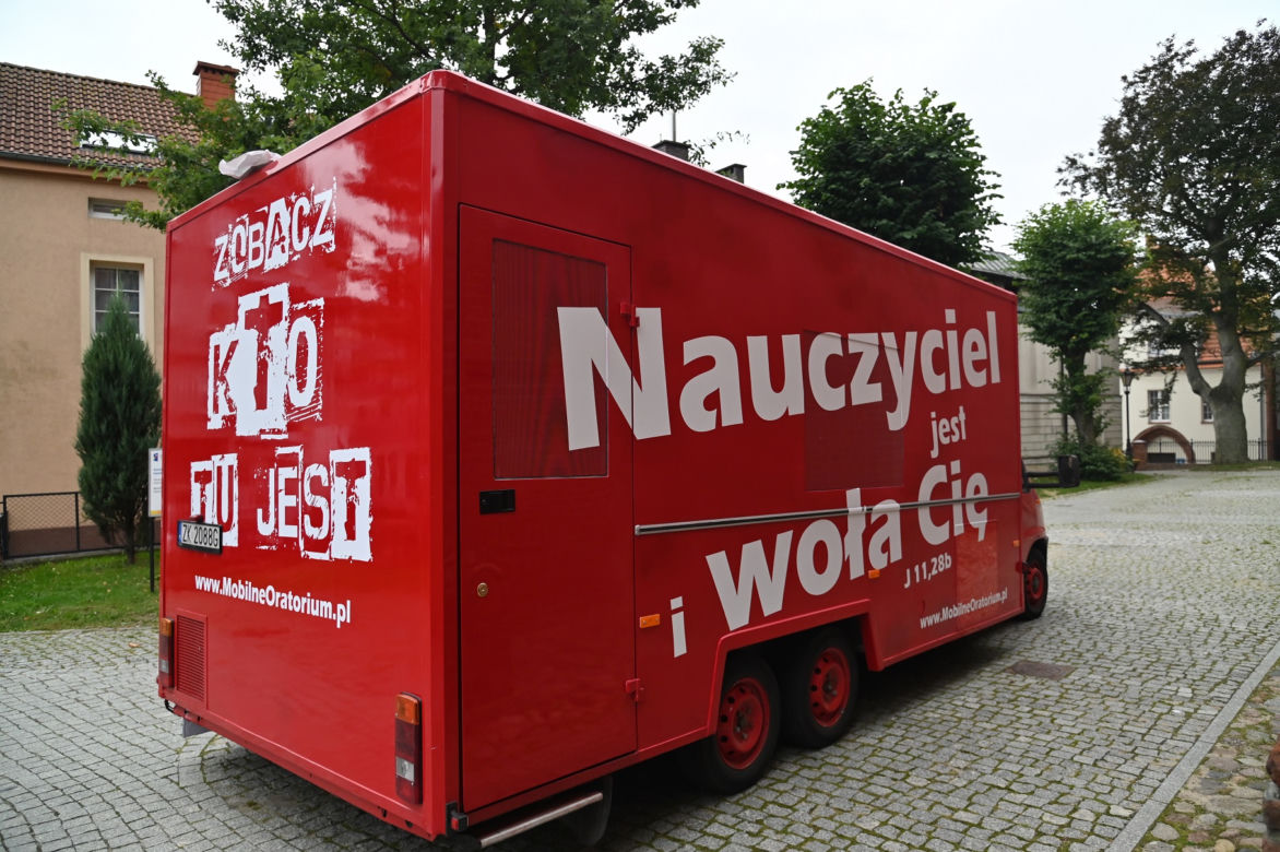 Kiedyś sklep na kółkach, teraz... mobilna kaplica! 