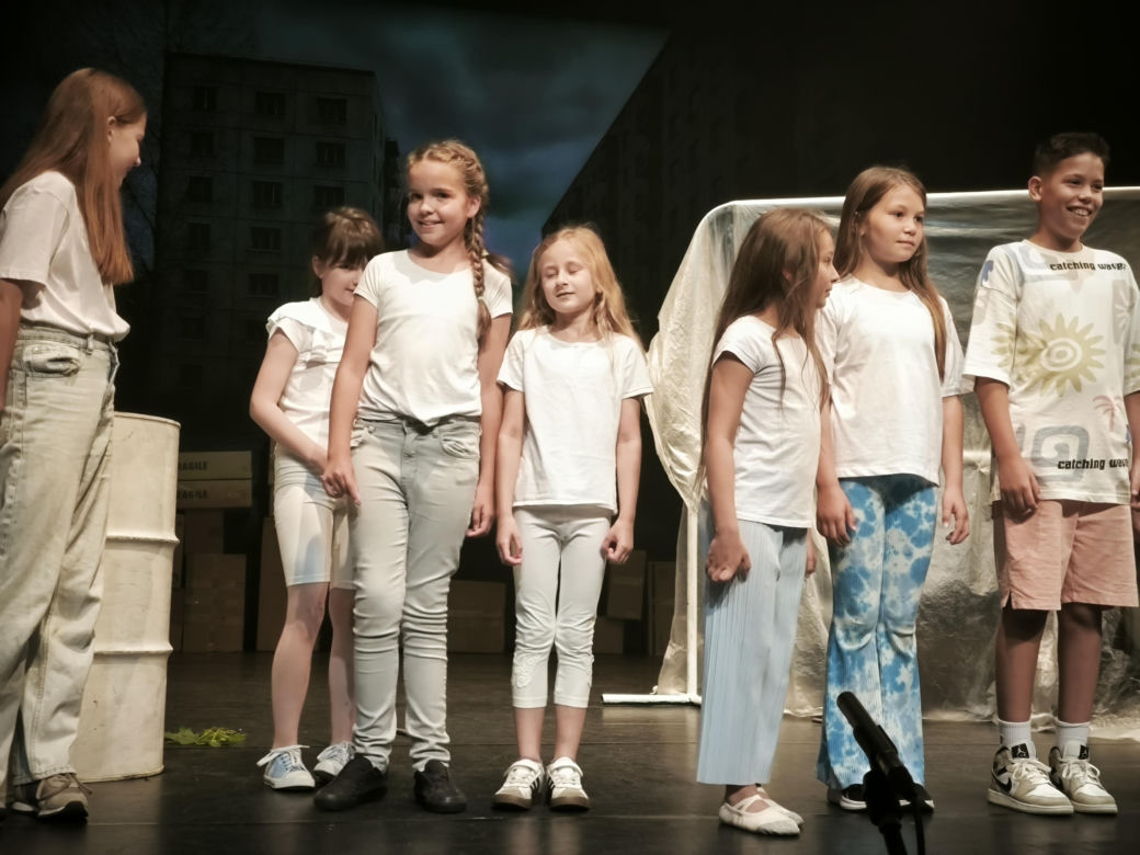 Spektakl na zakończenie warsztatów teatralnych w Teatrze Miejskim w Lesznie 