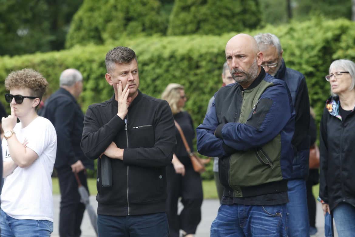 Pogrzeb Joanny Kołaczkowskiej. Tak pożegnali ją przyjaciele z kabaretu. Borek płakała jak uczennica