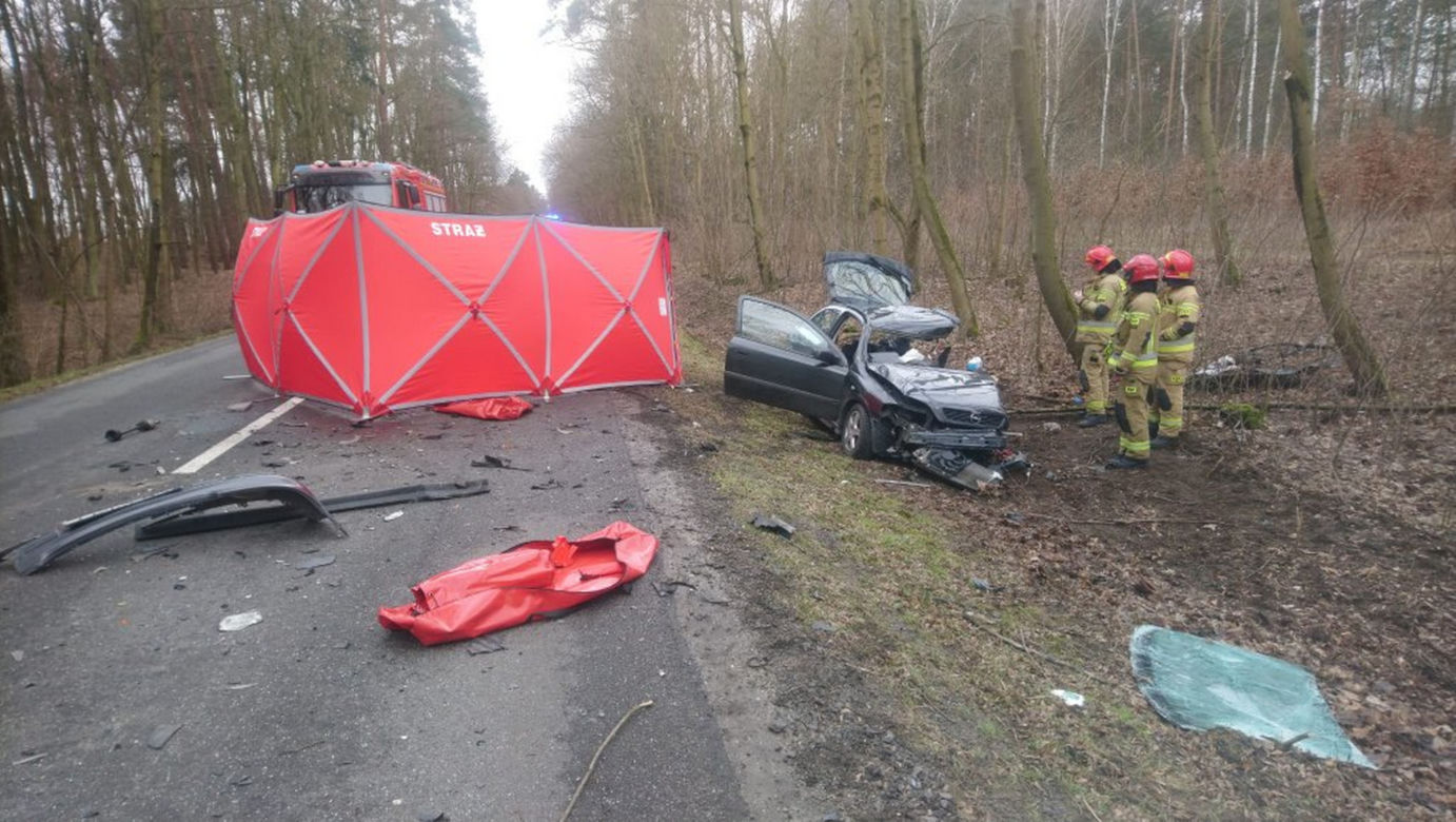 19-letnia Weronika zginęła pod Bydgoszczą. Z wraku wydobyto jej narzeczonego 