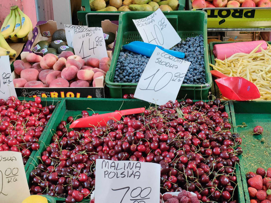 Cena czereśni i truskawek na łódzkich targowiskach. Zobacz, ile kosztują owoce w Łodzi