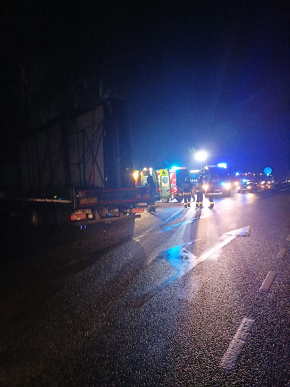 Wypadek w Orzeszu. Volkswagen wbił się w ciężarówkę