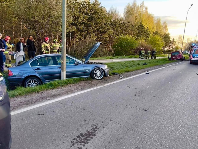 Jedna osoba została poszkodowana. Droga jest całkowicie zablokowana