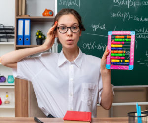 Obliczysz x w równaniu: 10+4×3−8:2×x=14? Uczeń podstawówki poda odpowiedź w mig, a ty?