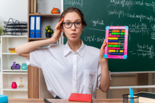 Obliczysz x w równaniu: 10+4×3−8:2×x=14? Uczeń podstawówki poda odpowiedź w mig, a ty?