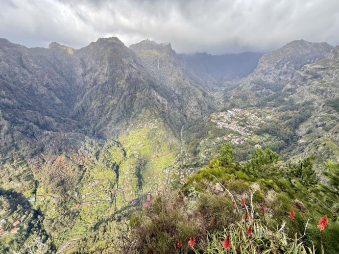 Widok na Dolinę Zakonnic - Curral das Freiras 