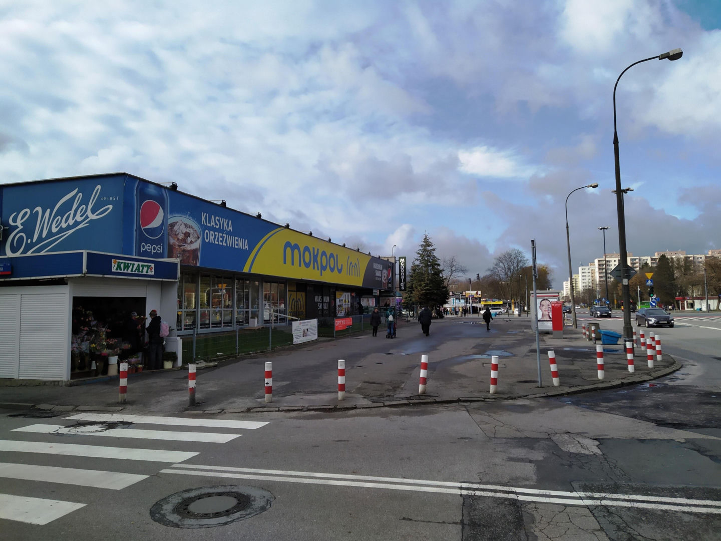 Nieistniejące już pawilony handlowe przy ul. Wałbrzyskiej 21 w Warszawie