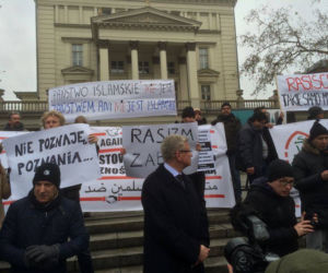 Poznań: Manifestacja muzułmanów w Polsce przeciwko terroryzmowi