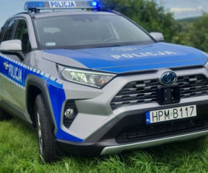 Policyjny radiowóz Toyota RAV4 Hybrid