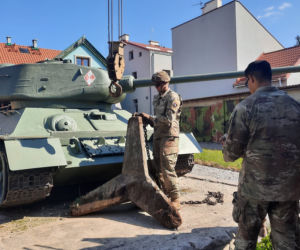 Żołnierze wyciągnęli z rzeki jeża ważącego 300 kilogramów. Cenne znalezisko trafiło do muzeum [ZDJĘCIA]