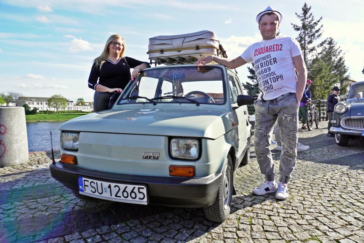 Zlot miłośników klasycznych samochodów w Gorzowie