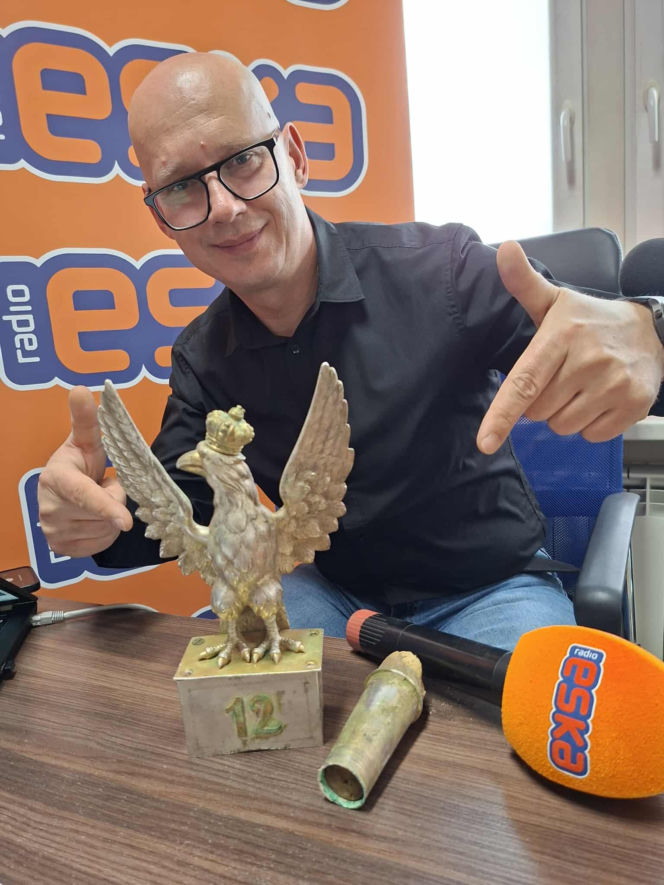 Historyczny skarb na gwiazdkę! Srebrno-złoty orzeł sztandaru z 1939 roku odnaleziony w lasach starachowickich