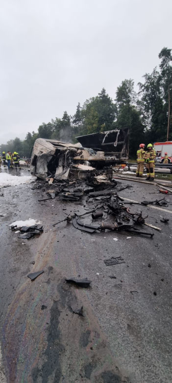Mężczyzna spłonął w samochodzie na A4 w kierunku Opola! Droga całkowicie zablokowana [ZDJĘCIA]