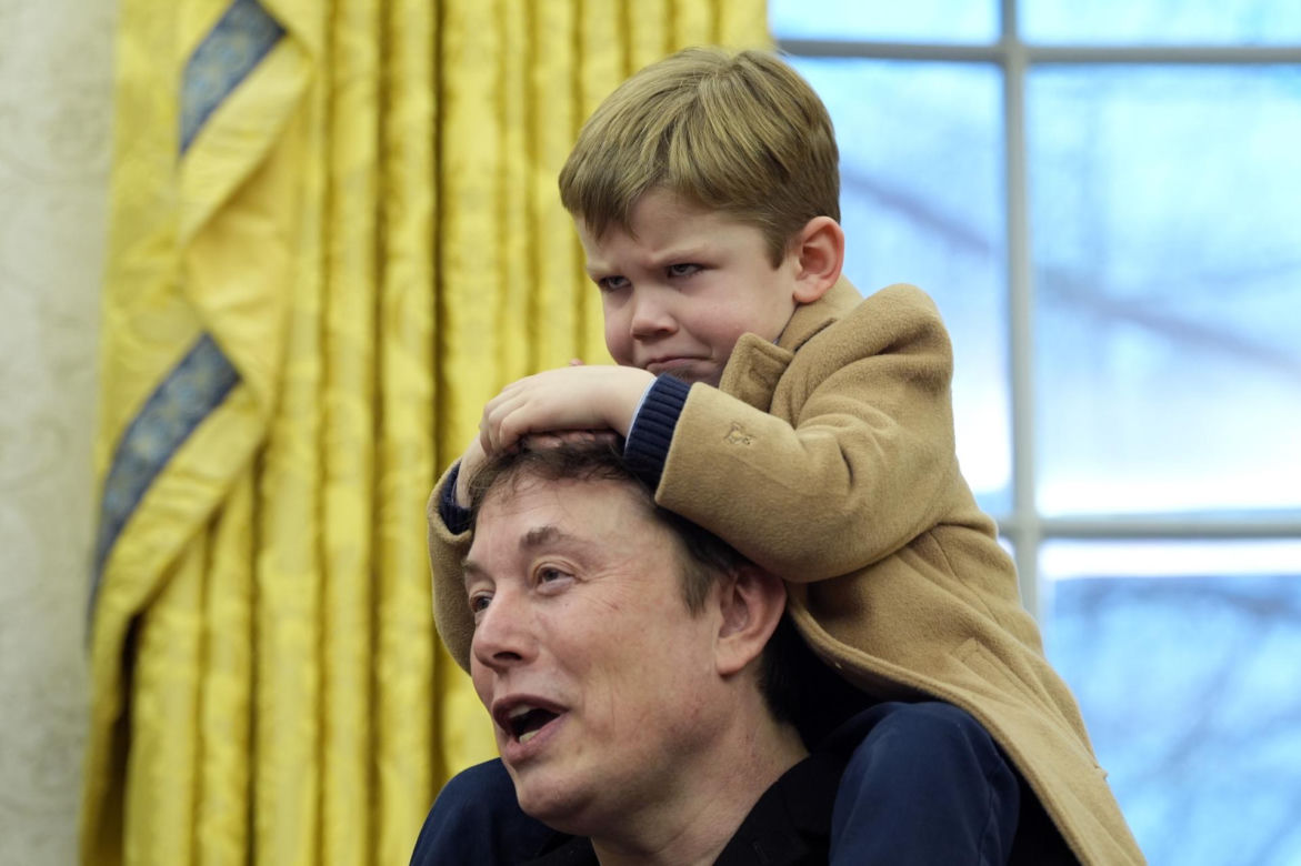 Elon Musk przychodzi z dzieckiem do pracy! Mina Trumpa jest bezcenna