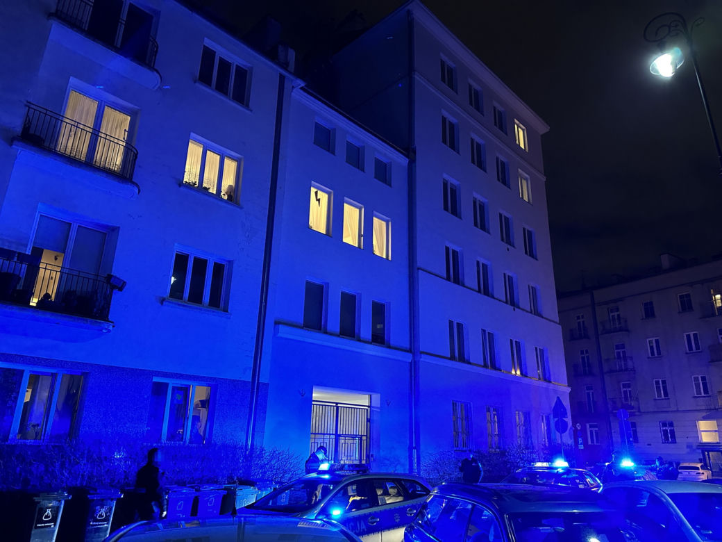 Nocna awantura na Powiślu. W ruch poszły butelki i broń