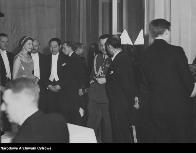 Sylwester w Warszawie sprzed lat. Tak stolica witała dawniej Nowy Rok