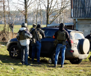 Płock. ANTYTERRORYŚCI zatrzymali GROŹNEGO przestępcę! Miał broń maszynową! [WIDEO, ZDJĘCIA]
