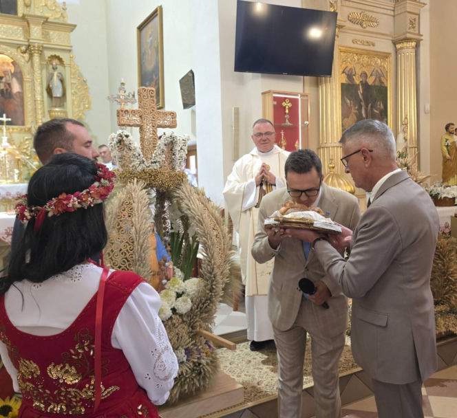 Dożynki 2026. Niezwykły korowód i wieńce pełne symboli. Powiat starachowicki podziękował za plony