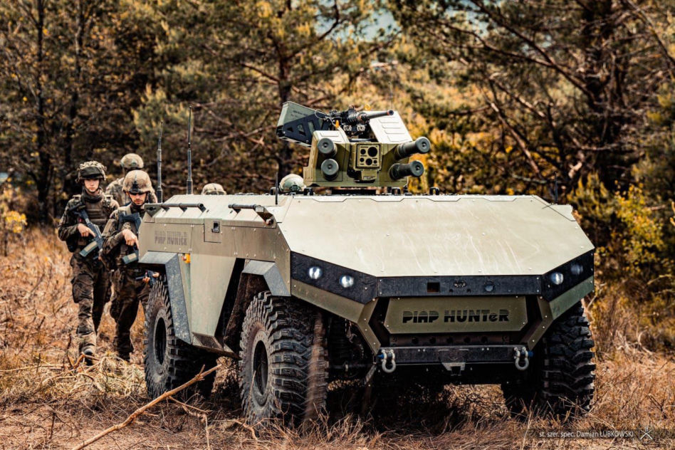Robot PIAP HUNTeR na poligonie