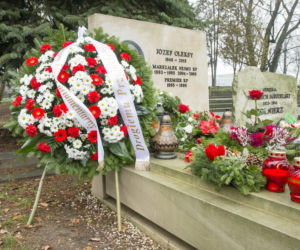 Spotkanie przy grobie Józefa Oleksego na Powązkach