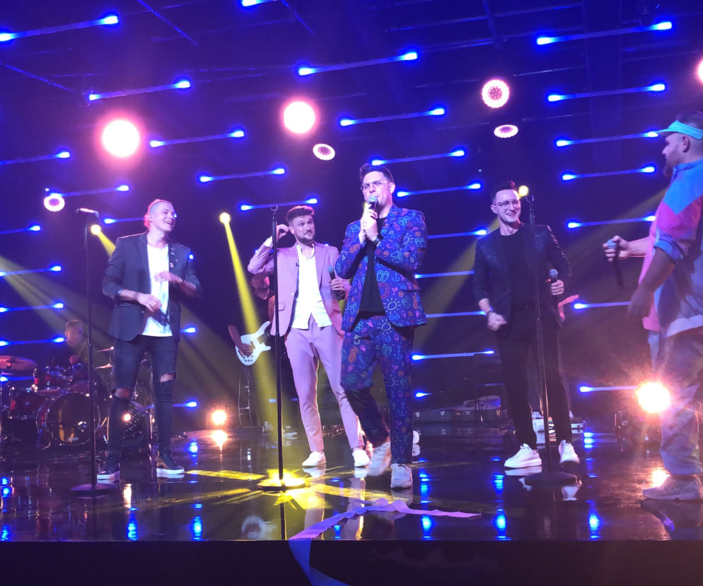 Defis, Kuba z Playboys i Dejw śpiewają „Kolorowe sny” w Pierwsza Zmiana Show! Zobacz WIDEO